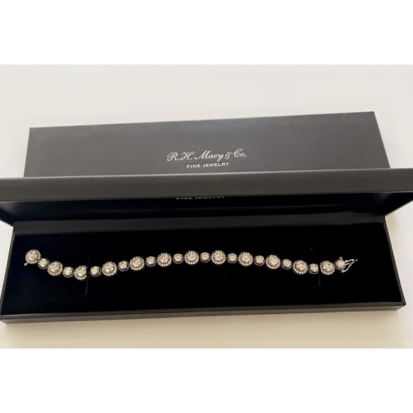 R.H. Macys & Co Bracelet - Picture 1 of 3